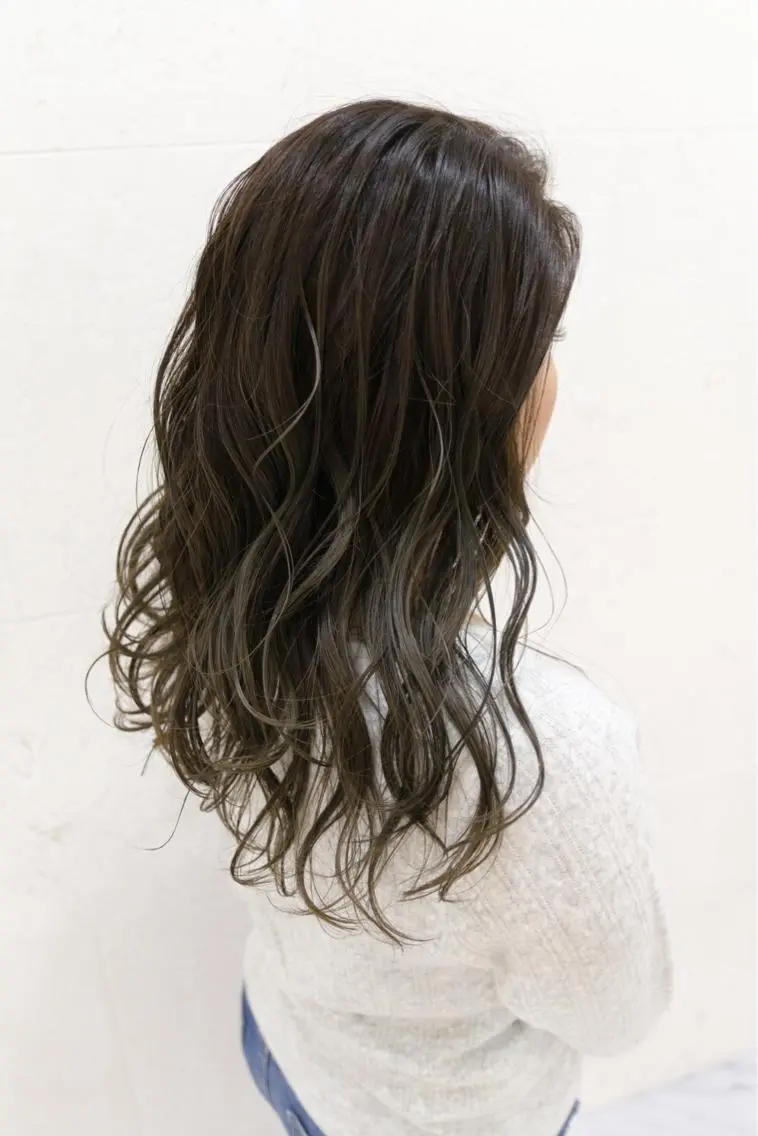 ロング カラー アディクシーカラー カット ヘアカラー トリートメント 斉藤 貴也のヘアスタイル