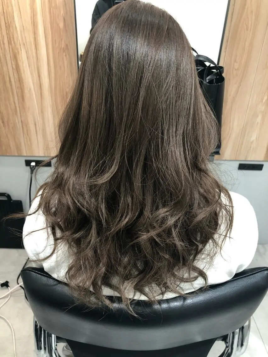 セミロング カラー OFF YUYAのヘアスタイル