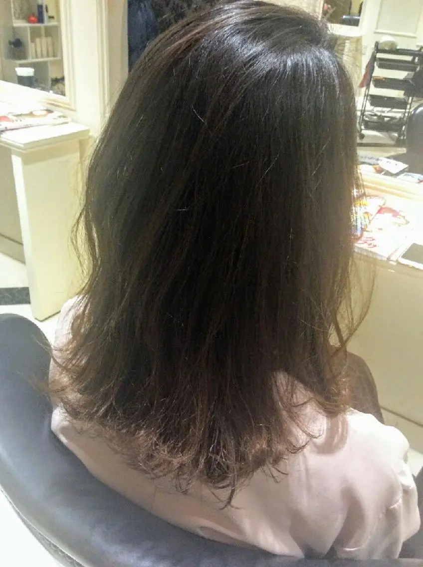ミディアム カラー パーマ アッシュ グラデーションカラー グレージュ 外ハネヘア 畠村 美智子のヘアスタイル