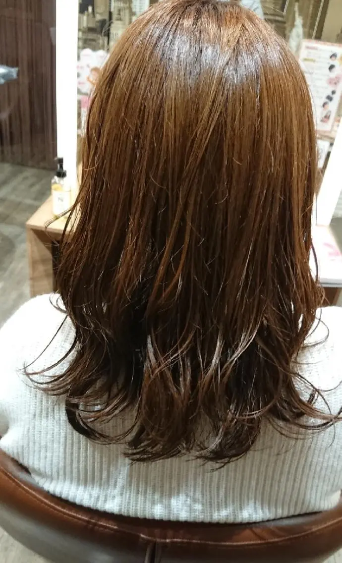 ミディアム カット ブリーチ/ヘアケア/ 艶髪/イギチハルのヘアスタイル