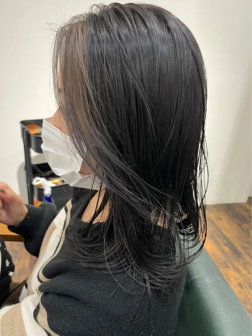 ミディアム カラー ミストバング  フェイスフレーミング インナーカラー 藤田 悠菜のヘアスタイル