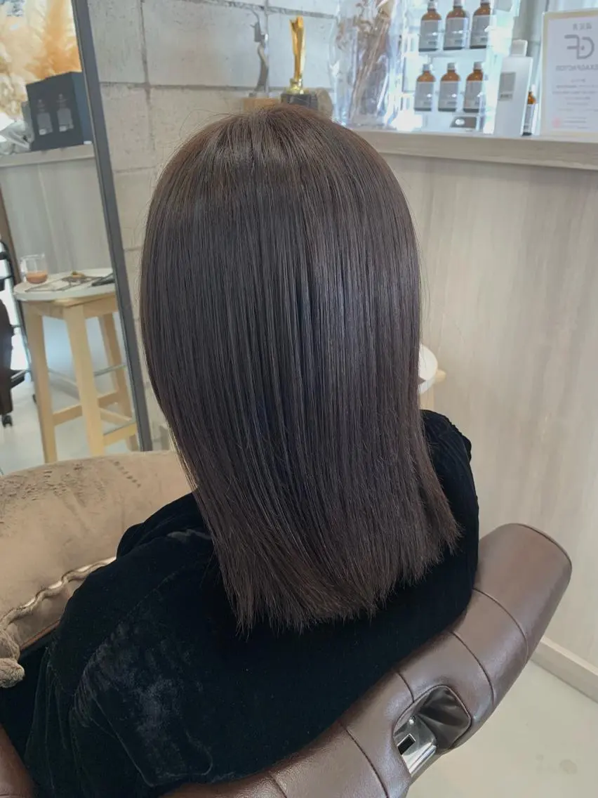 セミロング カラー ヘアカラー トリートメント 眞名子 瑞紀のヘアスタイル