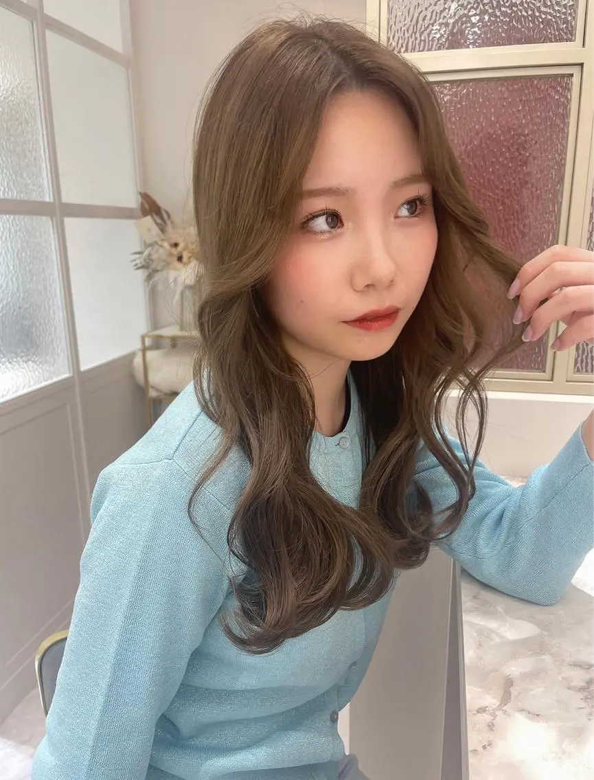 ロング fuwari 美白ショコラカラーのヘアスタイル