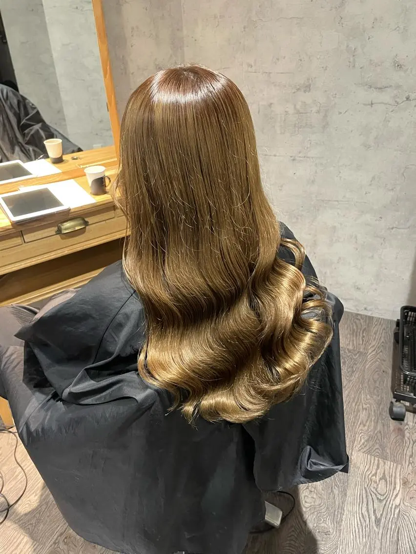 ロング ヘアカラー 🦄艶カラー×韓国 NANA💎🐬のヘアスタイル