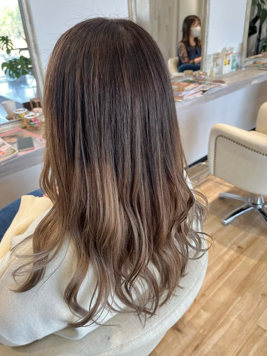 ロング カラー Atelier 大内のヘアスタイル