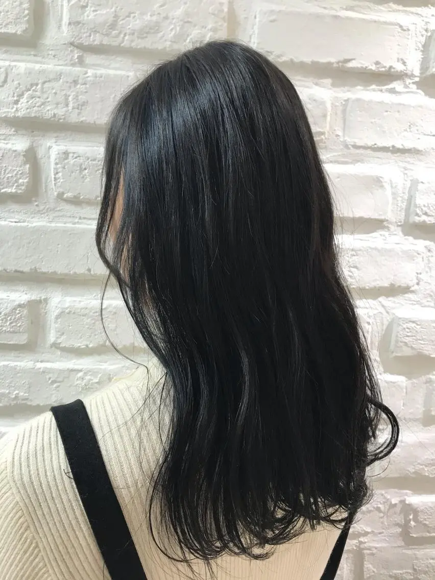 ロング カラー アッシュ ブリーチ ブルーカラー ブルージュ ハイライトカラー 【暖色カラー特化】 中山由梨のヘアスタイル
