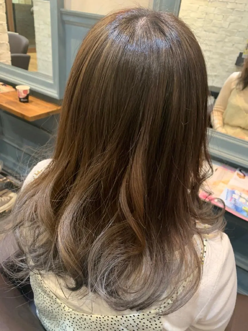 ロング カラー ブリーチ グラデーションカラー 猪ノ原 弘子のヘアスタイル
