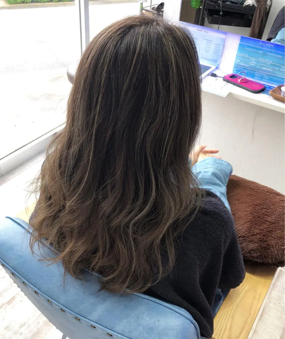 ロング カラー 白井 つづりのヘアスタイル