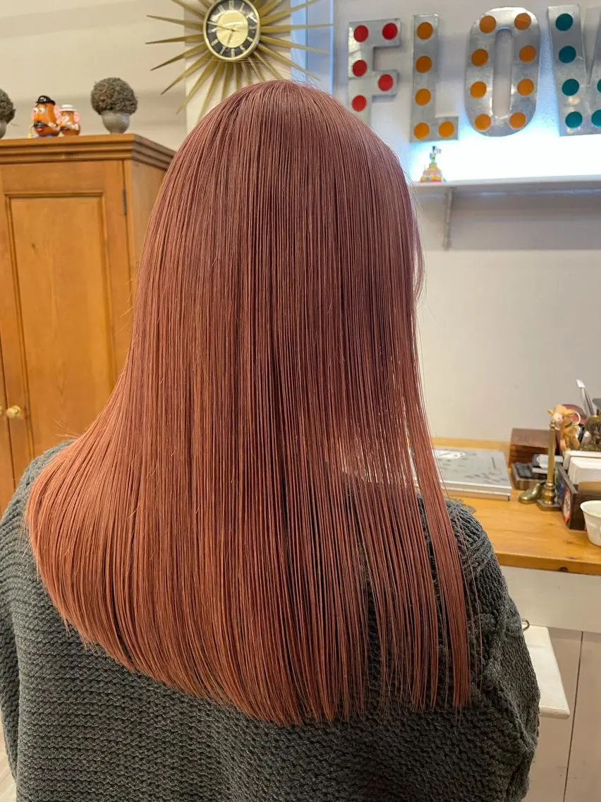 セミロング カラー ブリーチ ケアブリーチ ダブルカラー ピンクカラー インナーカラー 推し ブリーチ 髪質改善のヘアスタイル