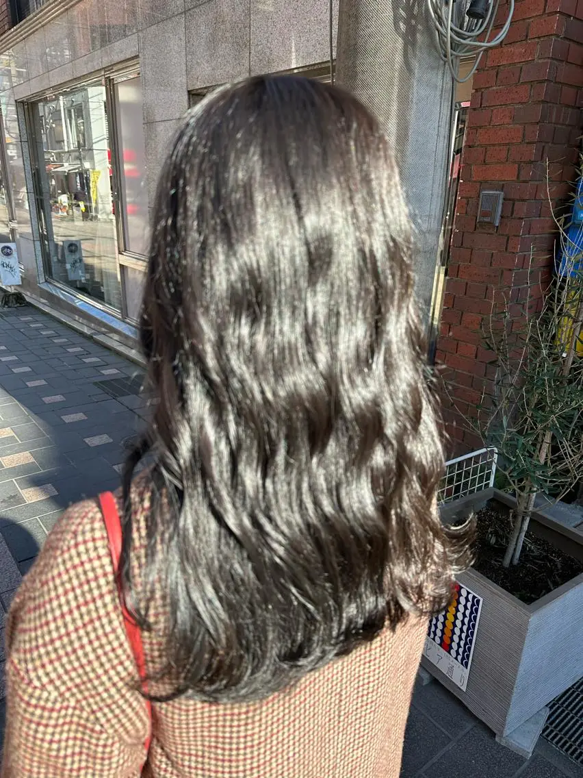 セミロング カラー 黒髪 ブルーカラー ブルーブラック おん眉美容師eMu✄ yuka‪🤍のヘアスタイル