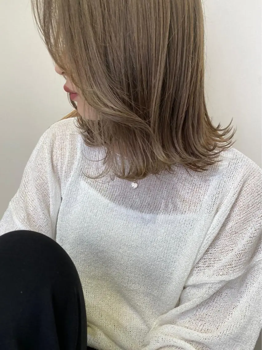 ショート カラー ベージュカラー 外ハネヘア 久保 明日香のヘアスタイル