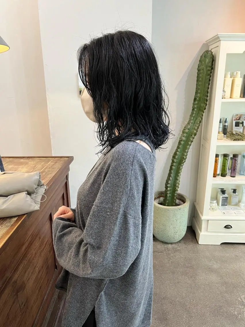 セミロング セミロングパーマ 宮腰 瑠果のヘアスタイル