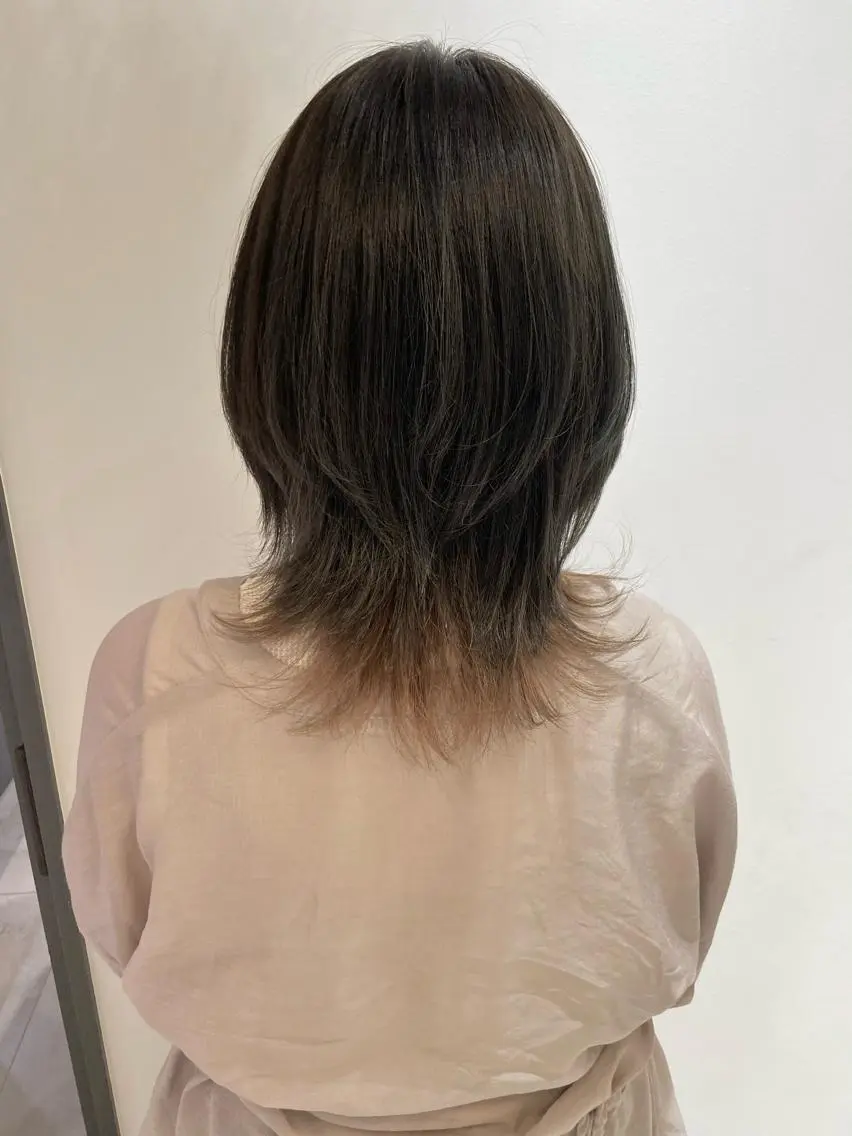 ミディアム カラー ヘアカラー 🐺ウルフ/レイヤー 似合わせ‎🤍沙羅のヘアスタイル
