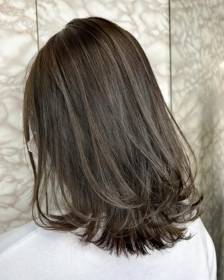 ミディアム カラー ヘアアレンジ グレージュ ハイライトカラー ハイライト 🇺🇸海外レイヤー /カラーGOのヘアスタイル