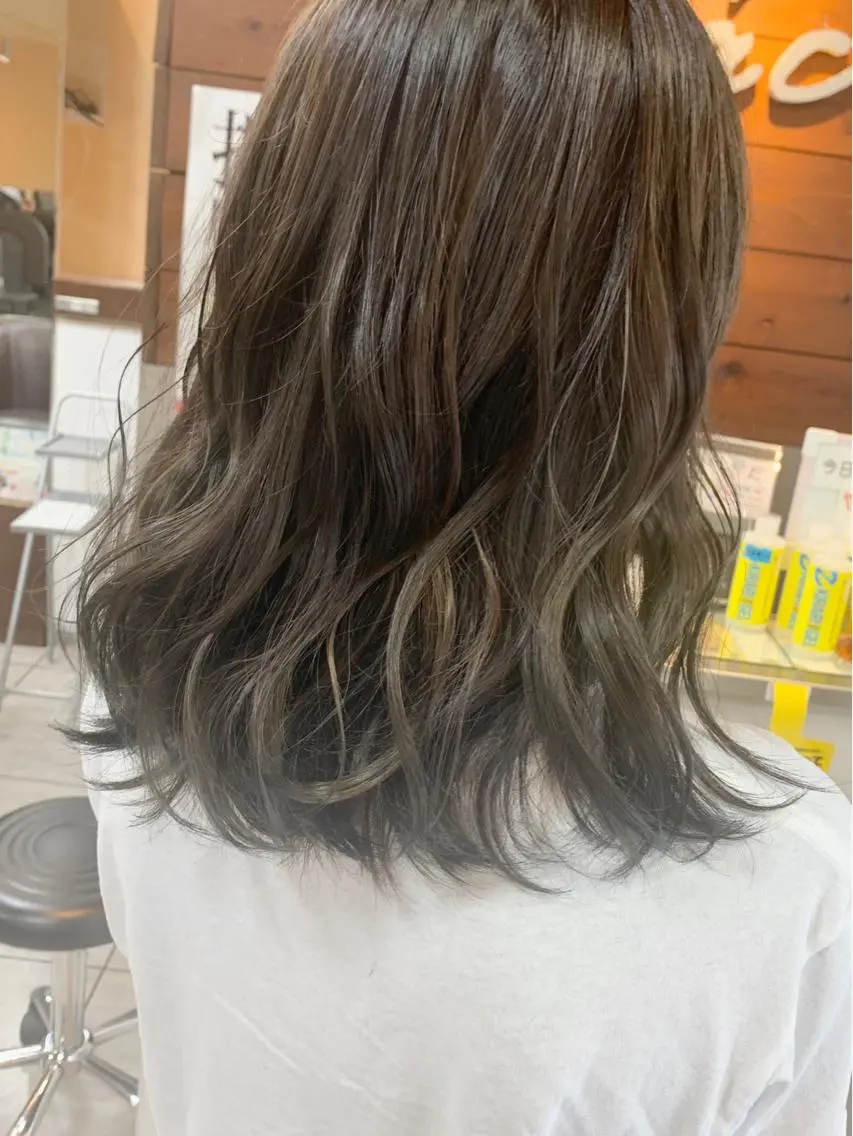 セミロング レイヤー/艶髪カラー 森本くるみのヘアスタイル