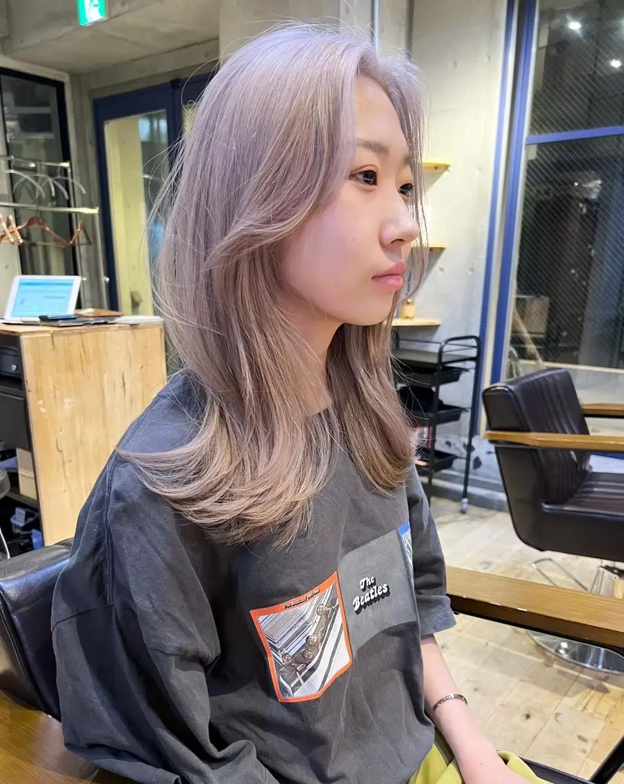セミロング カラー グレージュ レイヤーカット 🫧透明感/ツヤ髪/ ベージュ いちご🍓のヘアスタイル