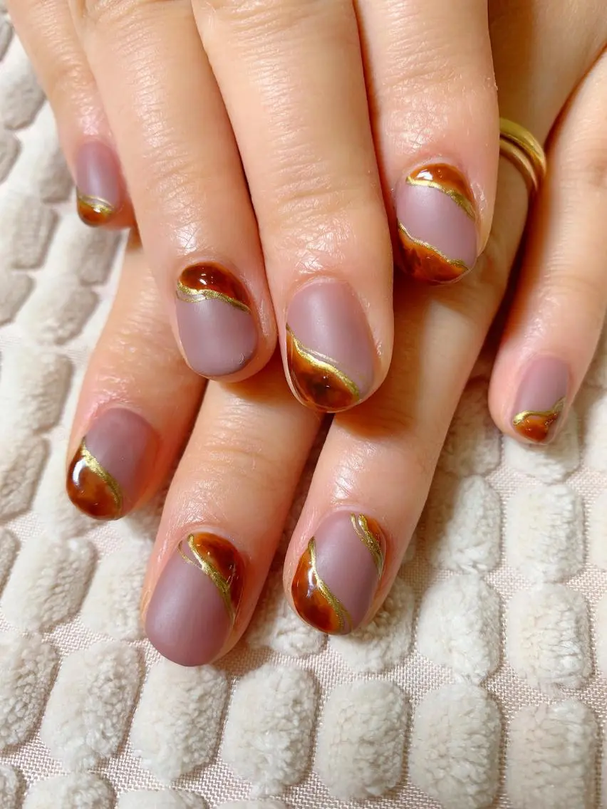 ネイル アートネイル べっ甲ネイル マットネイル 持ち込み ワンカラーネイル Nail salon Dejavu 🌿のネイルデザイン