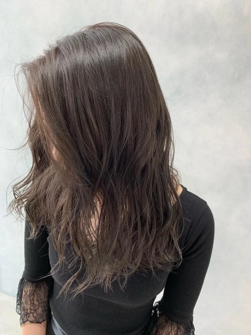 ロング カラー 透明感カラー グレージュ 韓国レイヤー×艶髪 ハイトーンRyukiのヘアスタイル