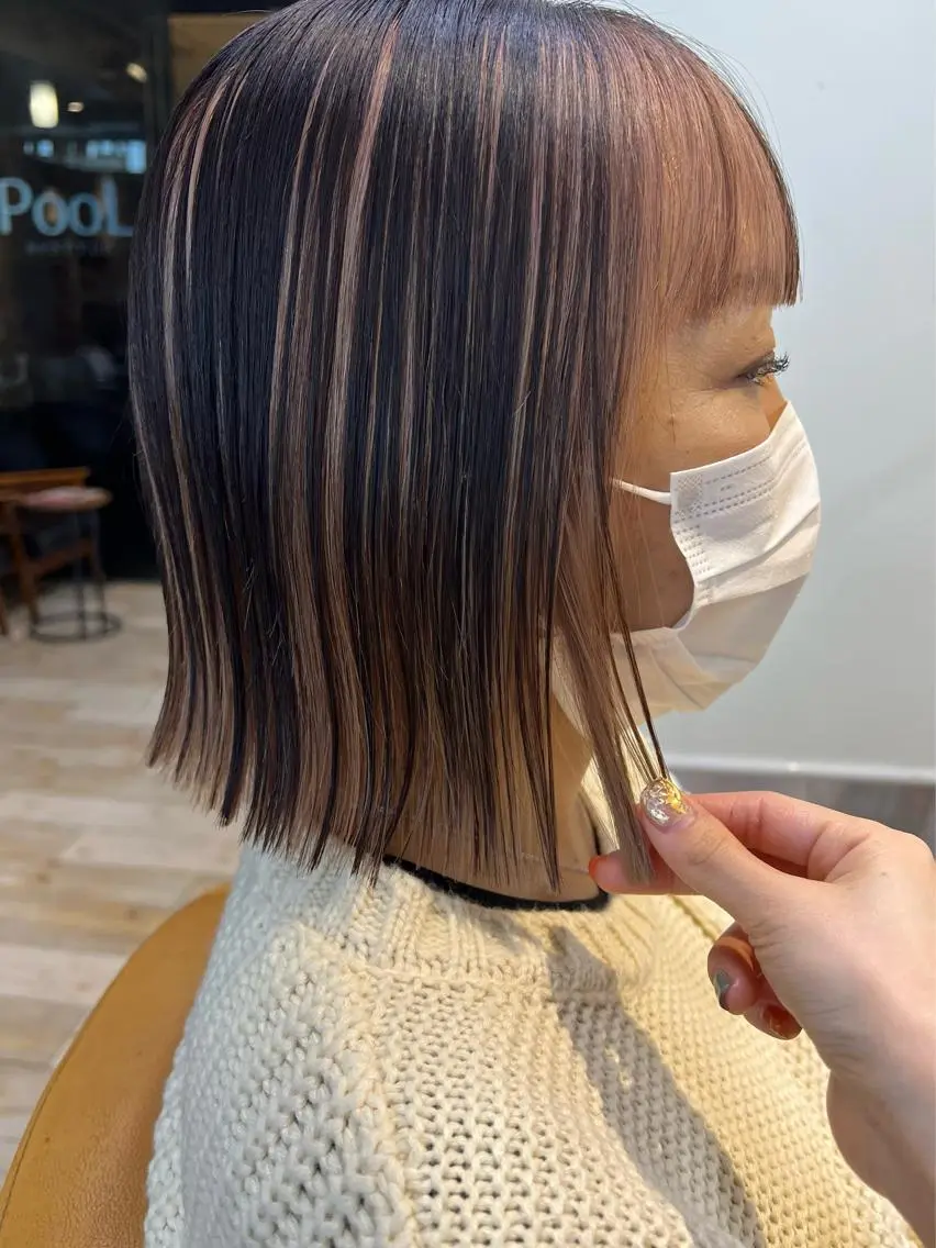 ショート カラー ヘアアレンジ 切りっぱなしボブ ミストバング ベージュカラー イヤリングカラー  フェイスフレーミング サナ🌱 切りっぱなしボブのヘアスタイル
