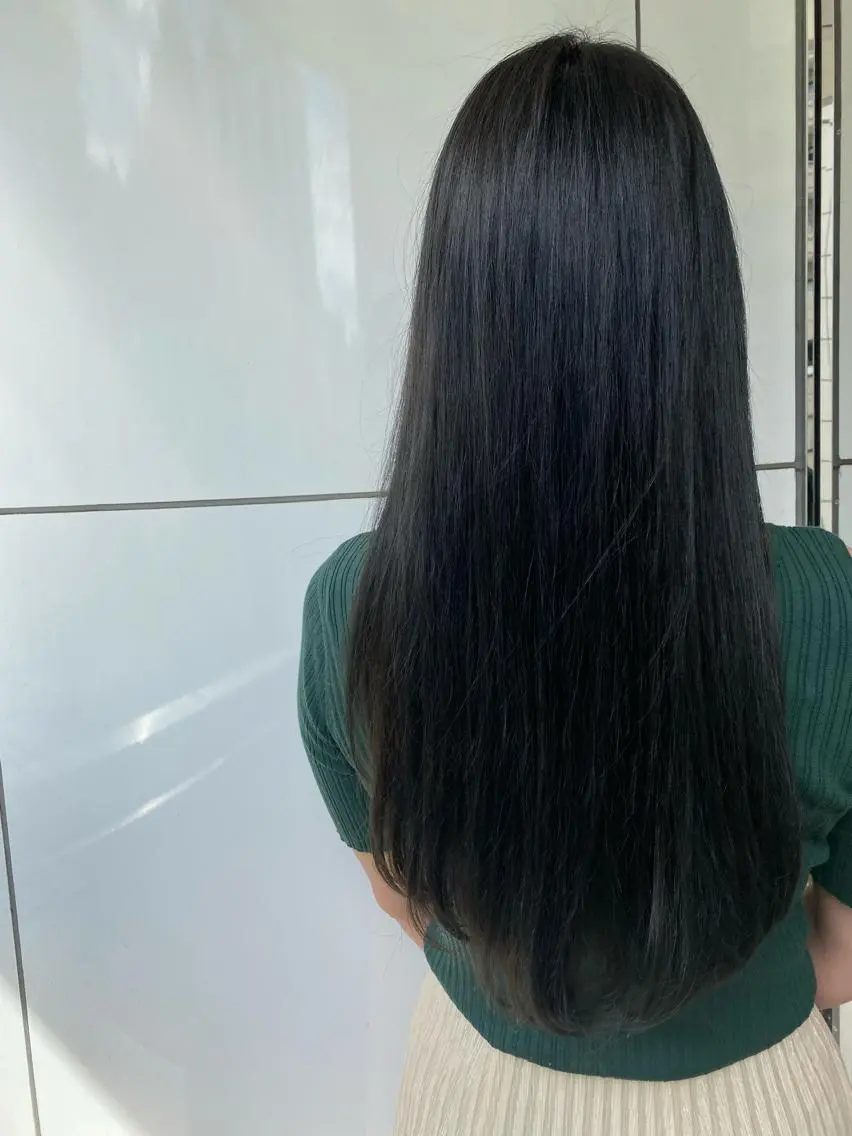ロング カラー ヘアアレンジ ブルーカラー 福壽 優奈のヘアスタイル