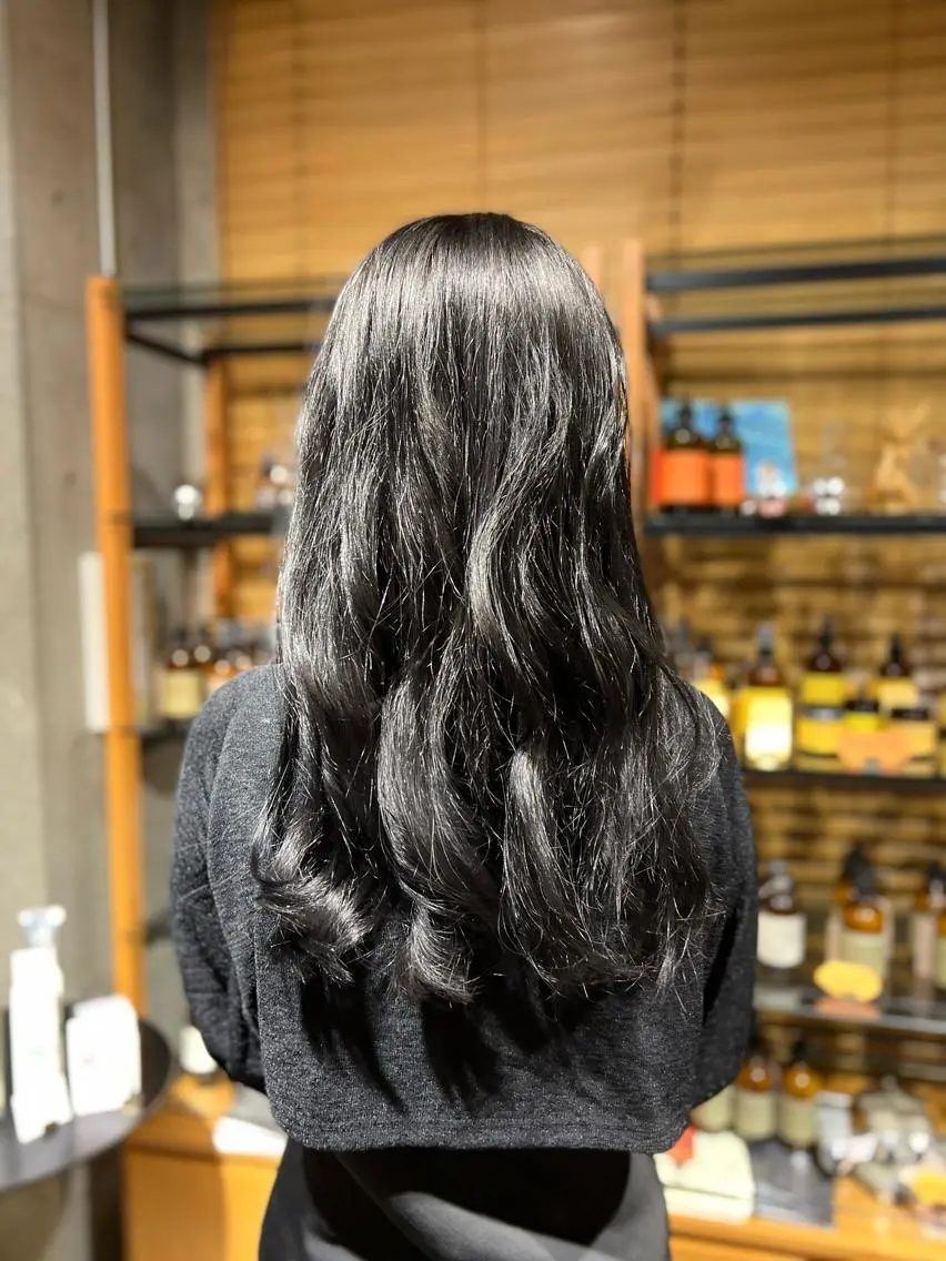 ロング カラー ヘアアレンジ 黒髪 ブリーチ ハイトーンカラー 渡部 彩花のヘアスタイル