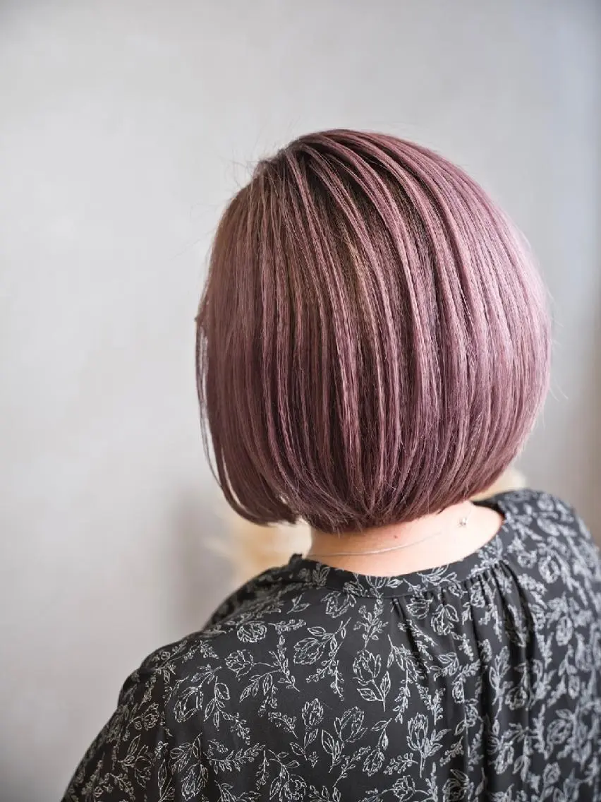 ショート ボブレイヤー パープルカラー ボブ レイヤーカット トリートメント カット ヘアカラー トリートメント 安藤悠里/ハイトーン /デザインカラーのヘアスタイル