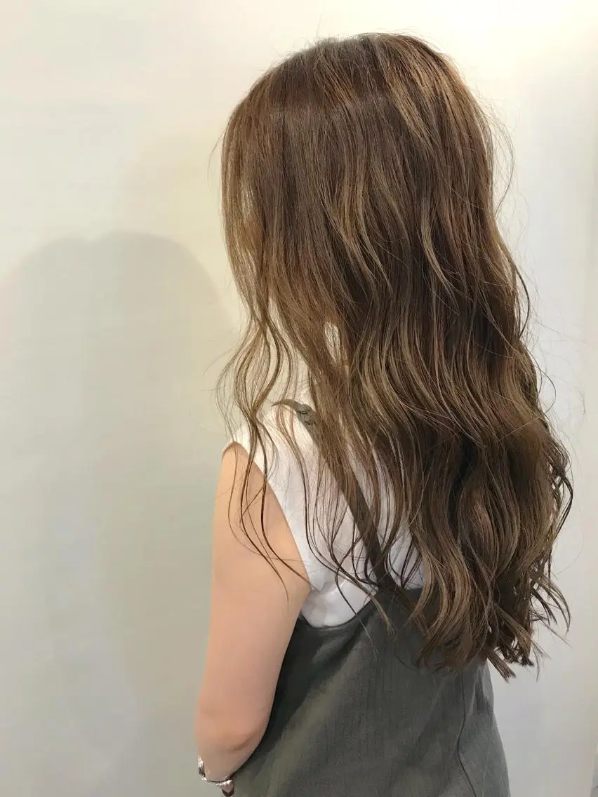 ロング カラー ベージュカラー ハイトーンカラー ハイトーンベージュ 髪質改善 高橋 勇樹のヘアスタイル