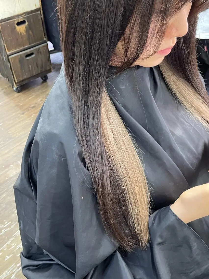 ロング 横浜🦋ハイトーン 🫐シャドウルーツのヘアスタイル