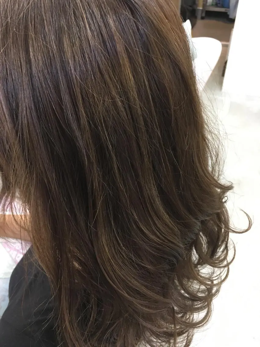 セミロング ロング カラー 髪質改善 中川 翔のヘアスタイル