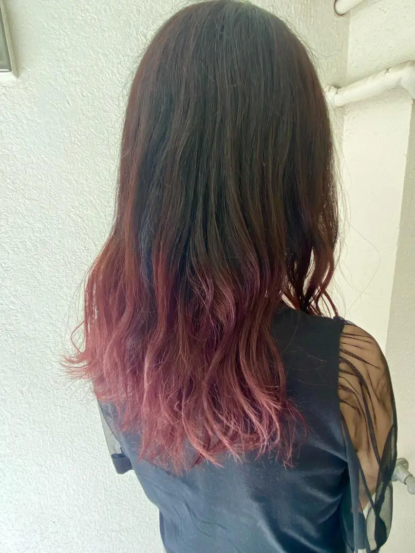 セミロング カラー ブリーチ グラデーションカラー ラベンダーカラー ピンクカラー ピンクラベンダー COLO✨️ 白川綺香のヘアスタイル