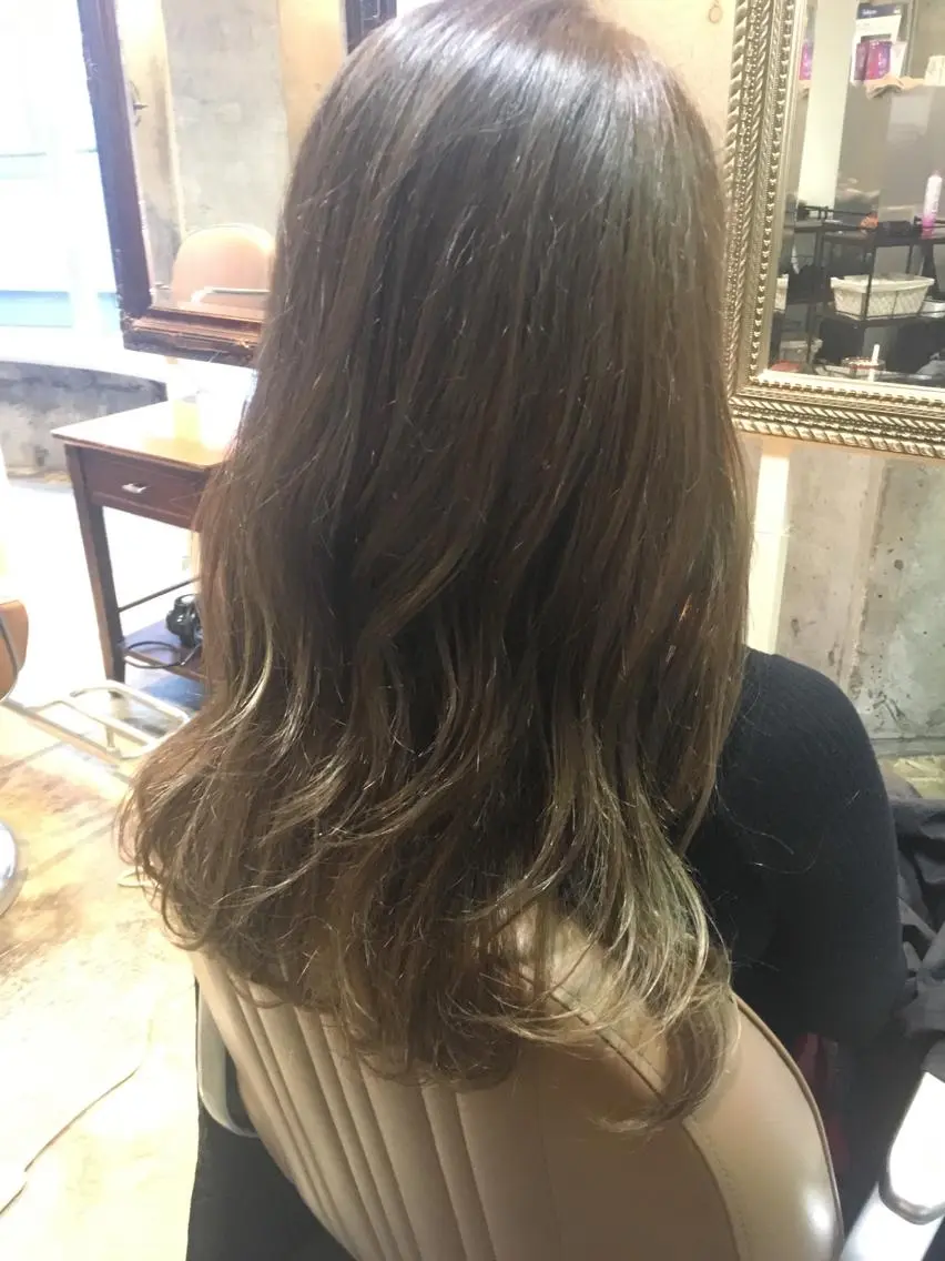 ロング カラー ベージュカラー レイヤーカット 北條 優輝のヘアスタイル