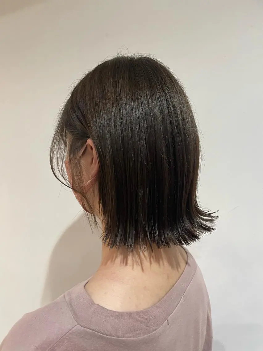 ミディアム カラー 外ハネヘア 佐藤 世怜奈のヘアスタイル