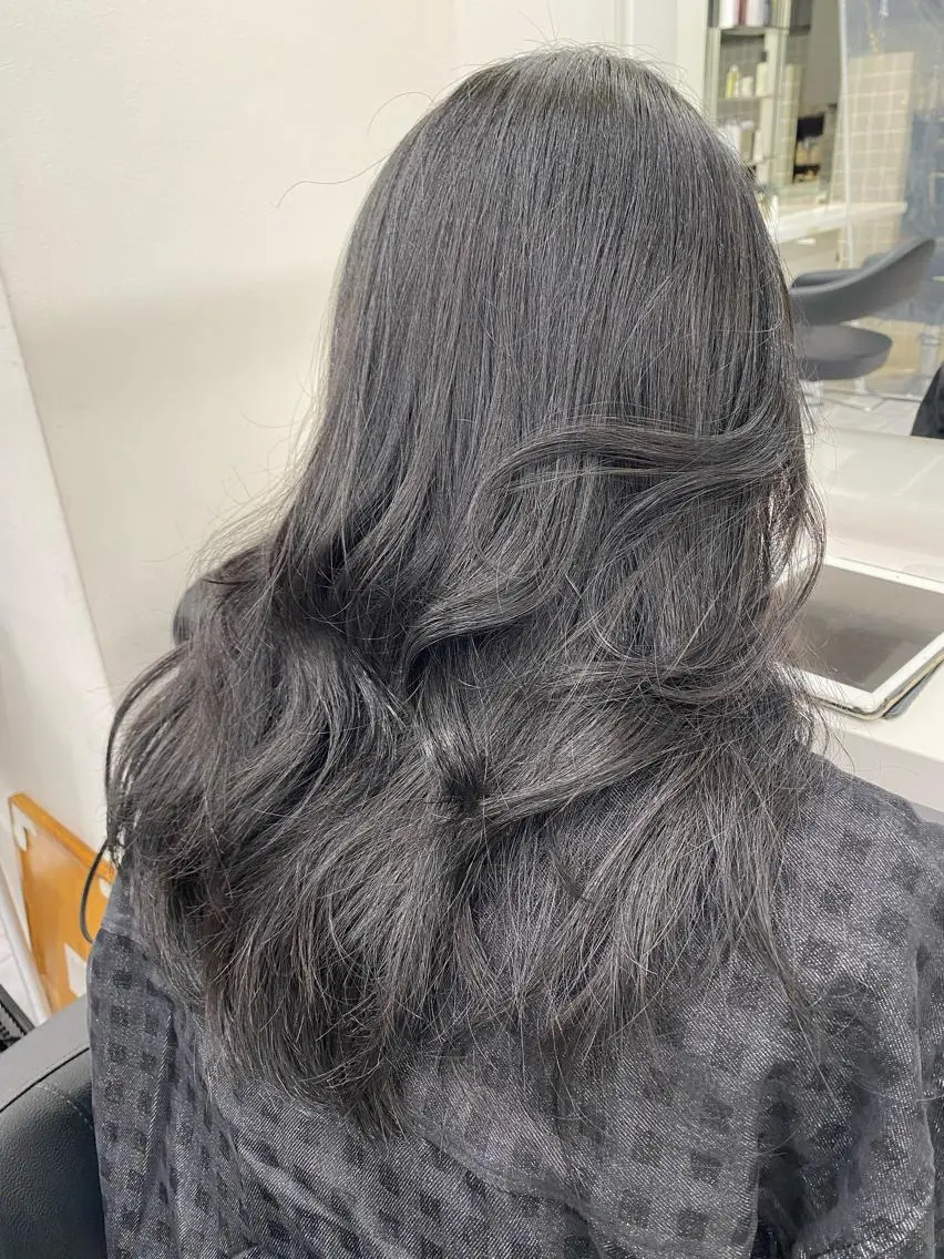 ミディアム カラー パーマ ヘアアレンジ メンズ キッズ ネイル マツエク・マツパ カット ヘアカラー トリートメント ヘッドスパ 韓国/トレンド レイヤー【101】のヘアスタイル