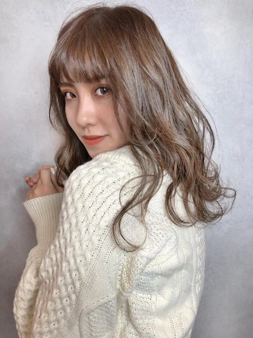 セミロング カラー サワタ ミサのヘアスタイル