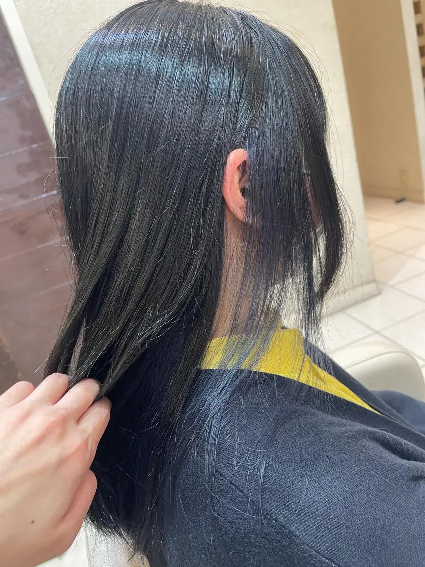 セミロング カラー 黒髪 ブルーカラー 韓国風ヘア カネヒラ リョウスケのヘアスタイル