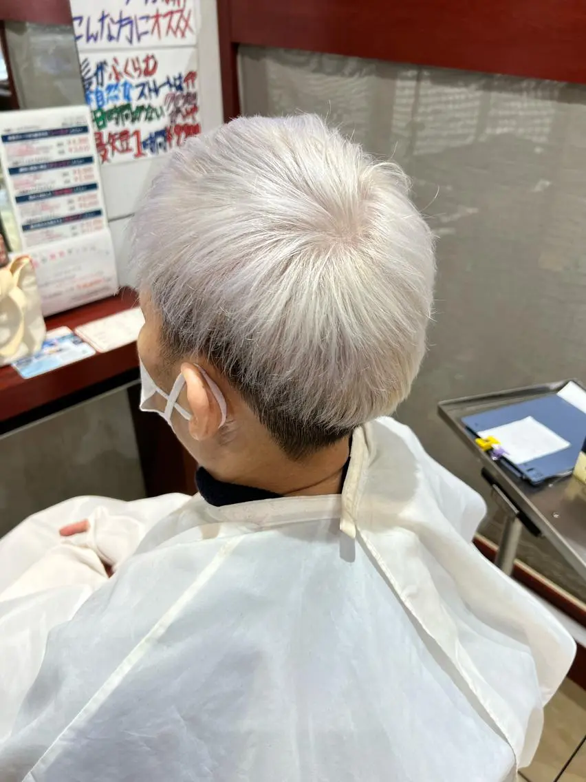 ショート カラー 坂本 優輝のヘアスタイル