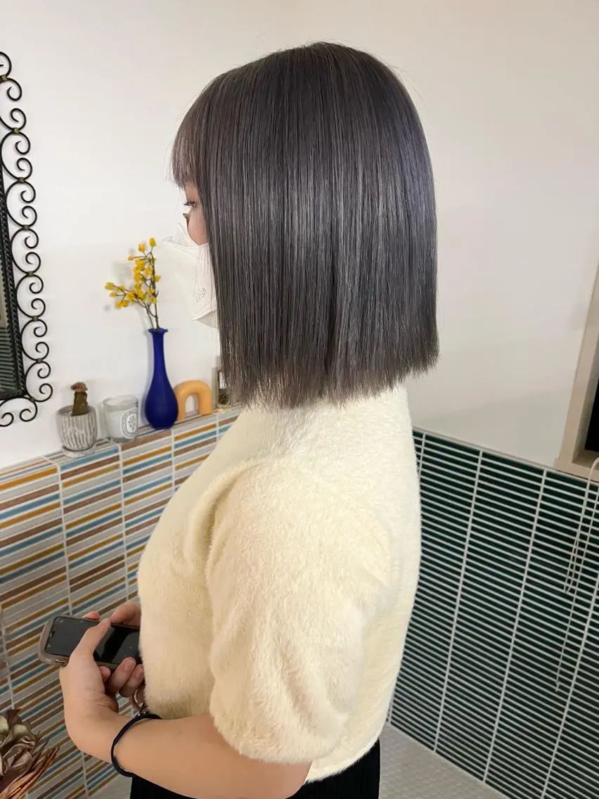 ミディアム カラー ブリーチ シルバー ヘアカラー トリートメント 🩷ハイトーン透明感 レイヤー🩷ユリカのヘアスタイル