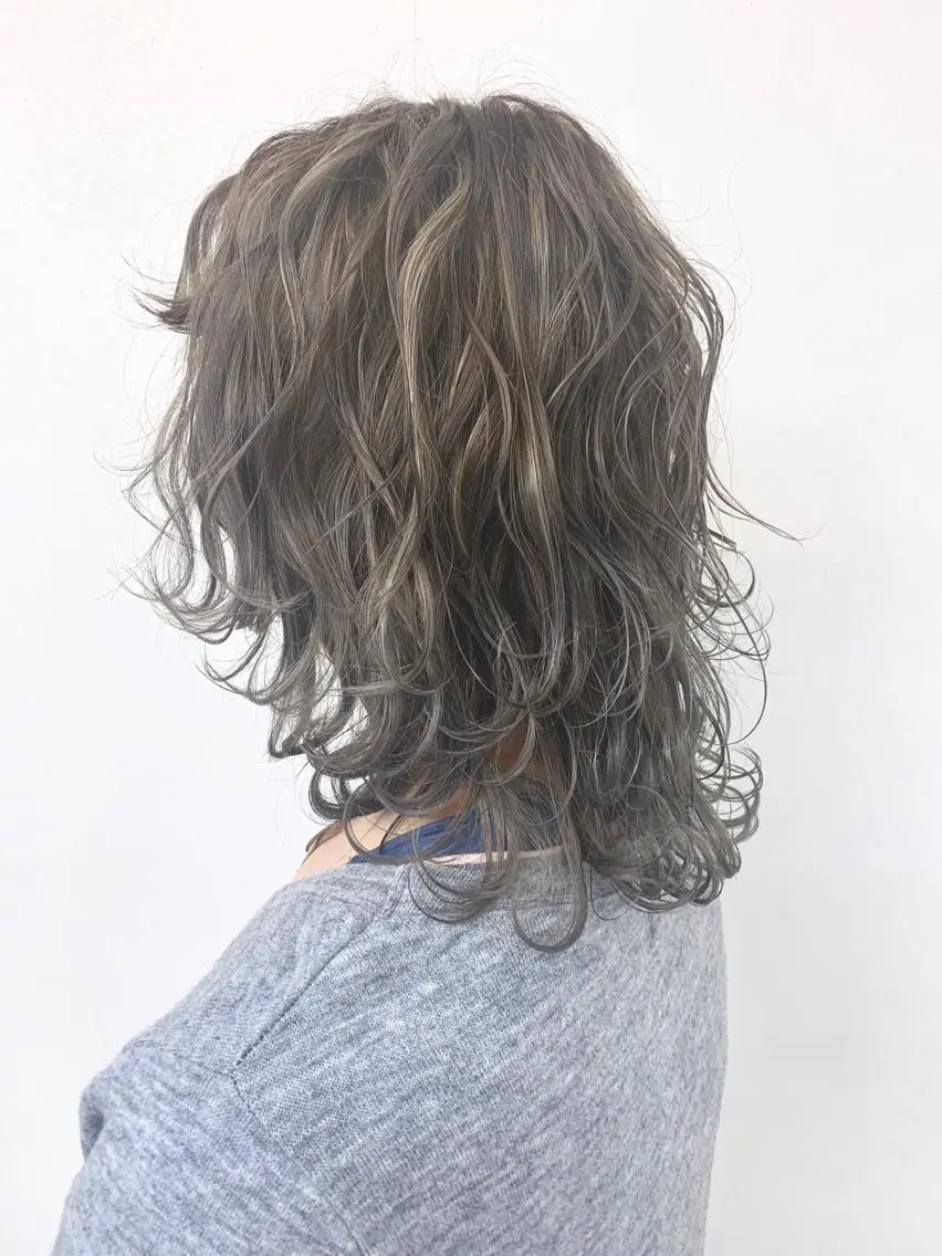 ミディアム ハイライト 穐田 司樹のヘアスタイル