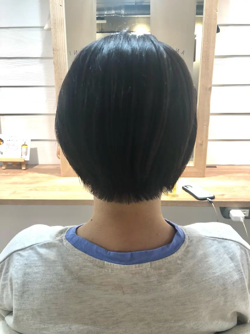 ショート カラー アッシュ ディープラベンダー ラベンダーカラー ラベンダーアッシュ ショートヘア カット ヘアカラー Annie 吉田 裕美のヘアスタイル