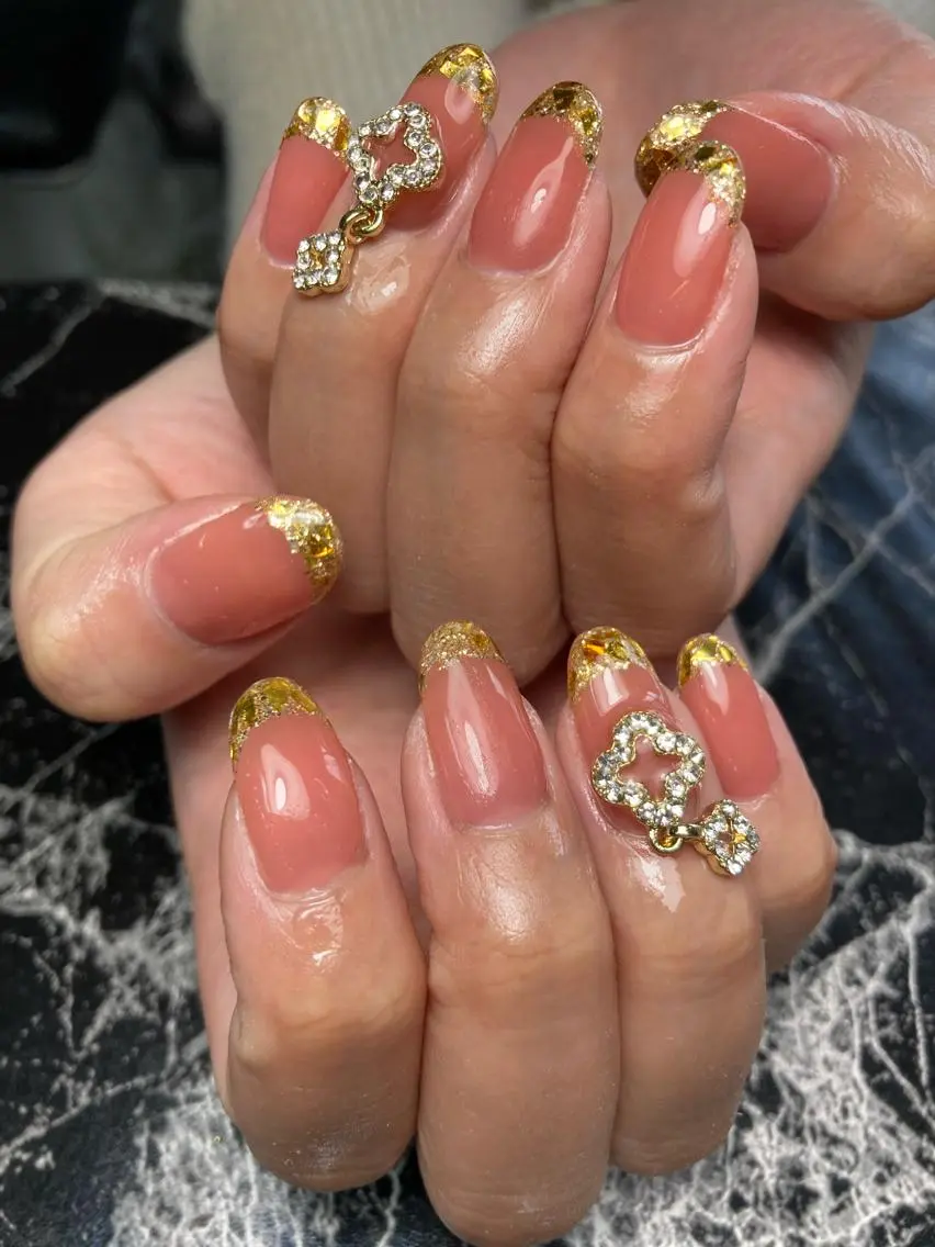 ミディアム ネイル ハンドネイル フットネイル ✴︎ Delightのネイルデザイン
