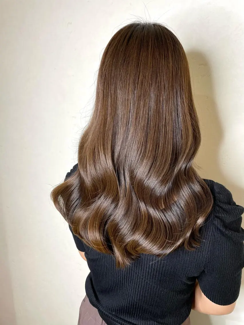 ミディアム カラー ベージュカラー 黒髪 ブリーチ ブルーカラー ブルーブラック カット ヘアカラー トリートメント オリーブカラー 特化 kaiのヘアスタイル