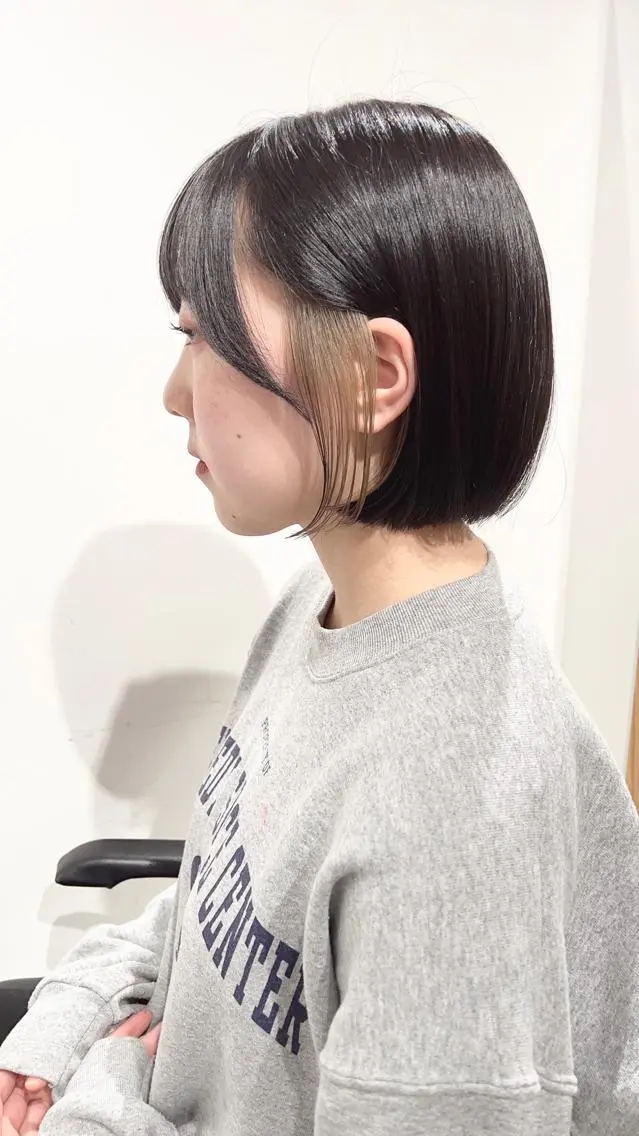 ショート カラー ベージュカラー イヤリングカラー ボブ カット ヘアカラー スキバサミを使わない カット🌼唯🌼のヘアスタイル