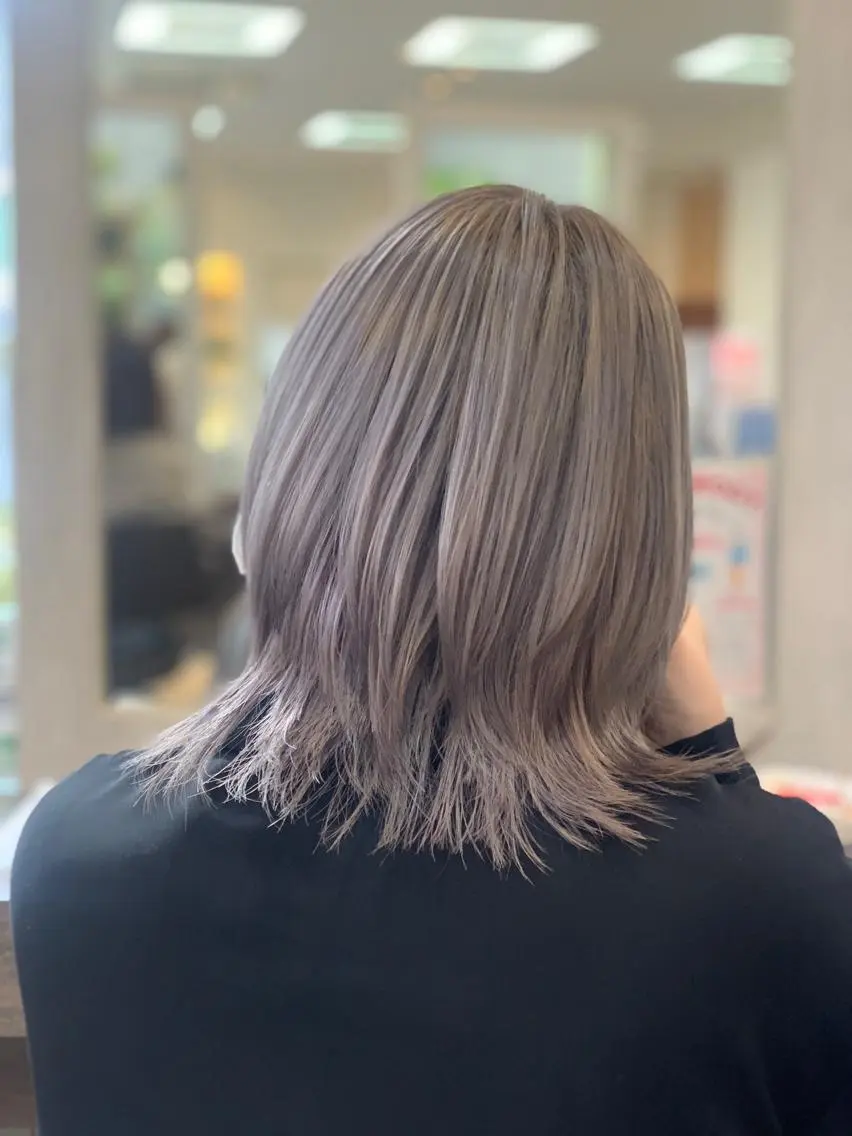ミディアム カラー シルバー ウルフカット ecru🕊️堀内 眞帆のヘアスタイル