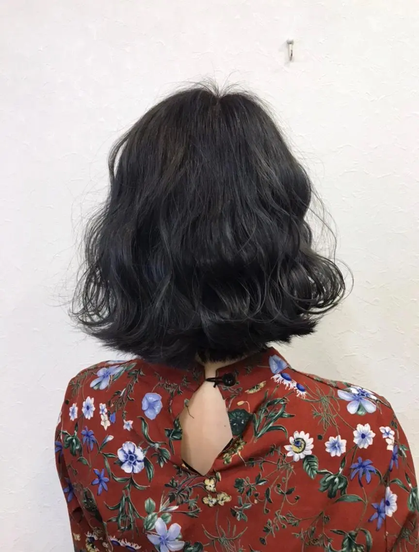 ミディアム カラー ブルーカラー ハイライトカラー ボブ ハイライト 色落ちまでキレイに！ ！女性サロンのヘアスタイル
