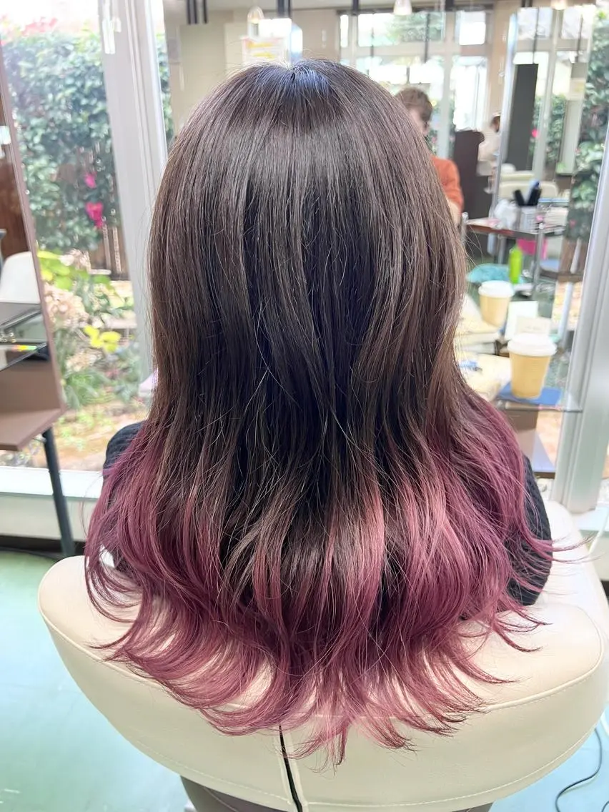ロング カラー グラデーションカラー ピンクカラー バイオレットカラー カット ヘアカラー 甲田 豪徳のヘアスタイル