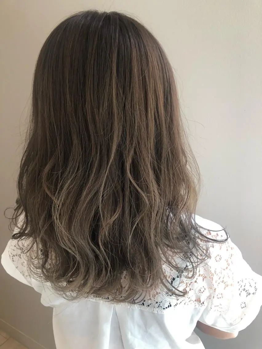 セミロング アッシュ ヘアカラー トリートメント ヘッドスパ 盛れるレイヤーカット 得意🌹井上美沙のヘアスタイル