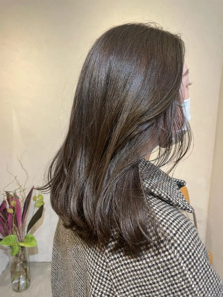 セミロング カラー ベージュカラー オリーブベージュ Takanishi くすみベージュカラーのヘアスタイル