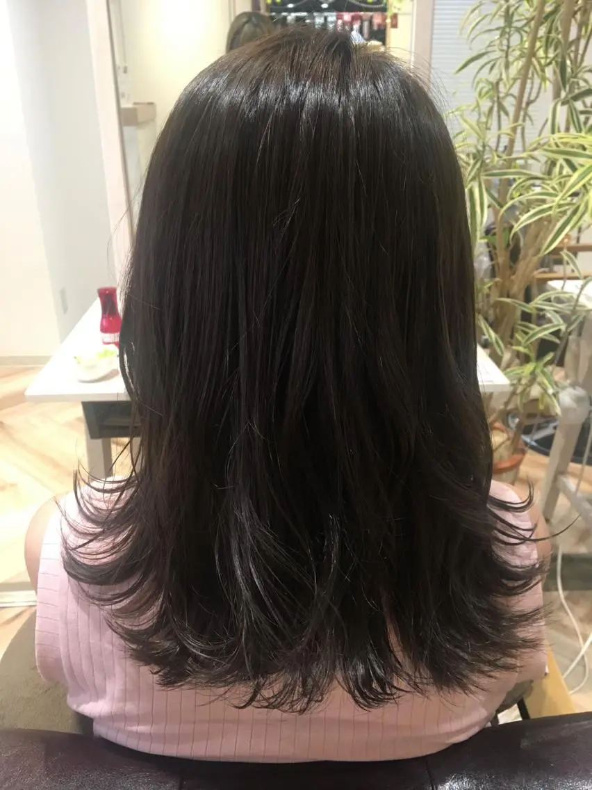 カラー ハイライトカラー 伊東 彩花のヘアスタイル