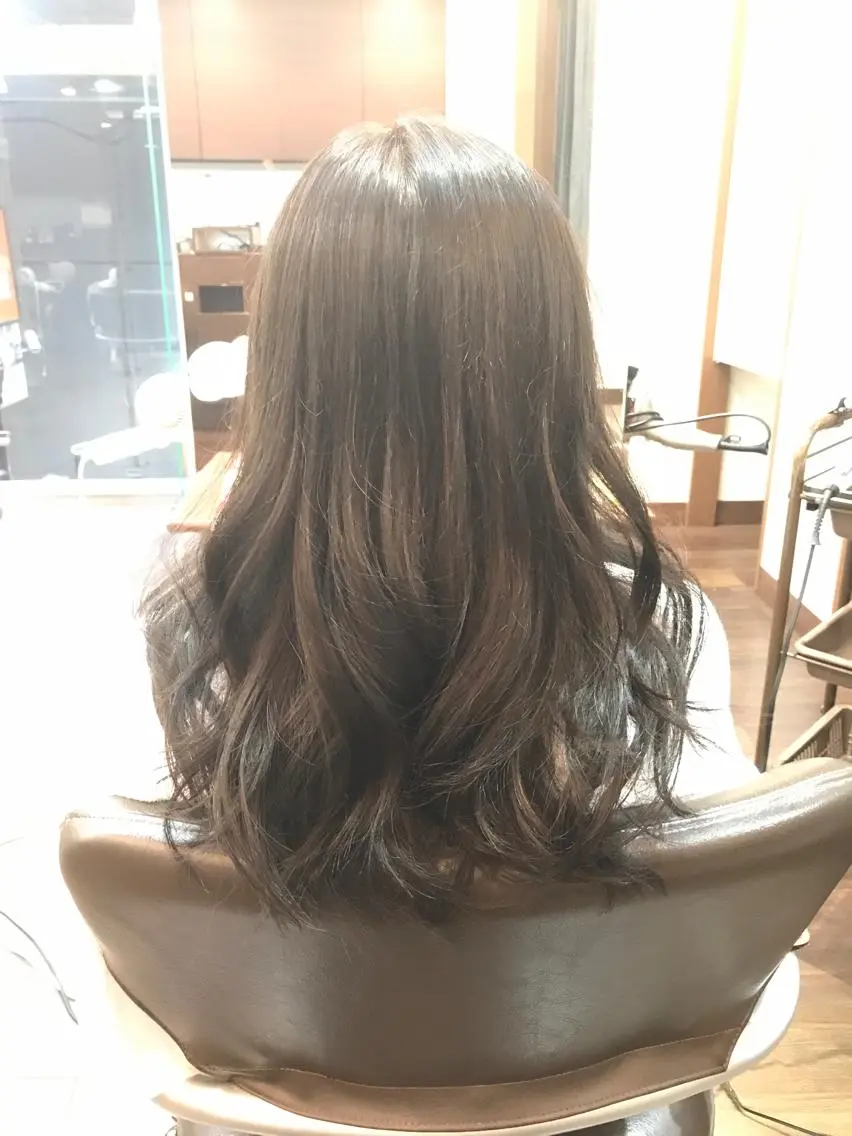 セミロング カラー ブリーチ ブリーチなしカラー 西川 佑樹のヘアスタイル