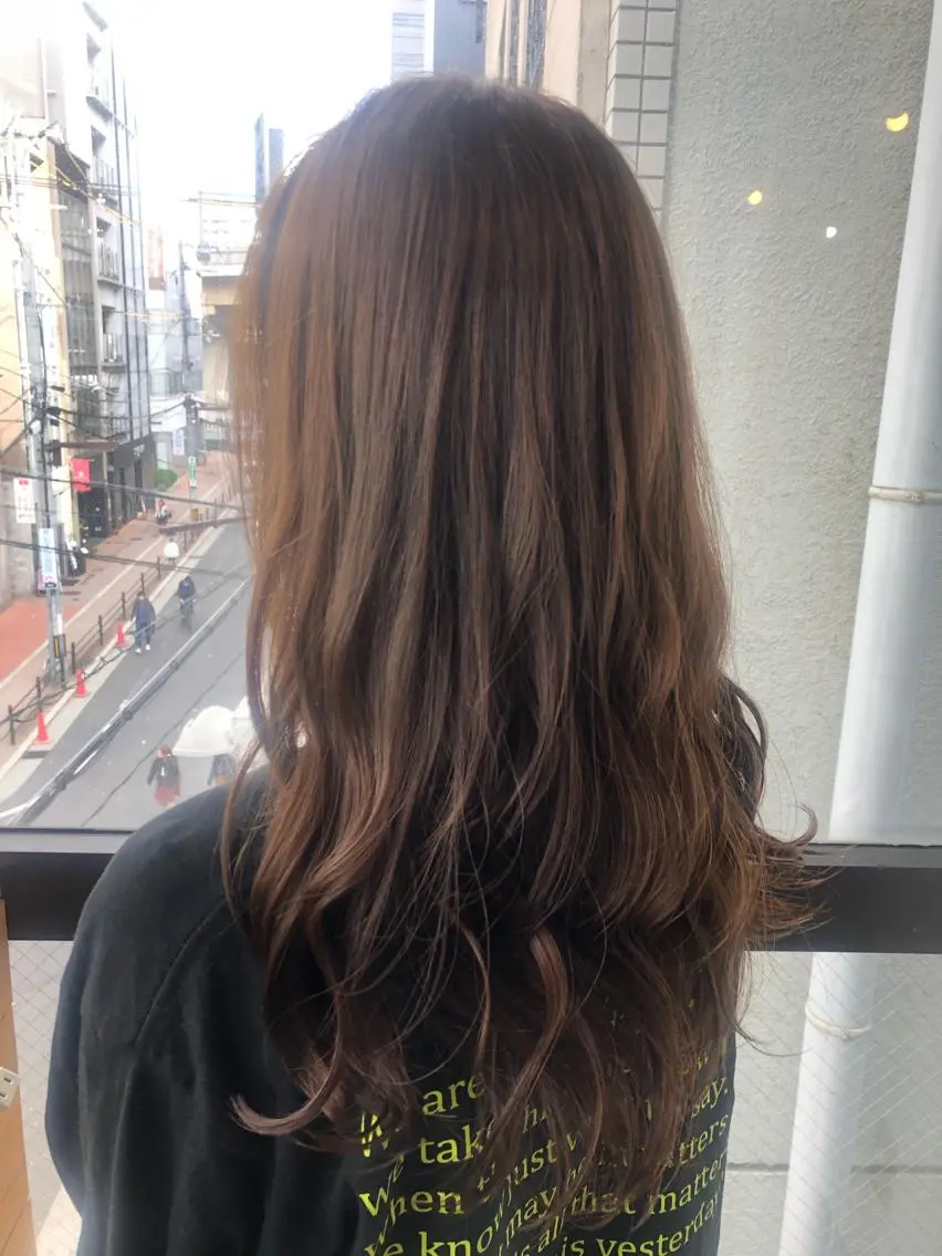 セミロング カラー 髪質改善&ブリーチ 伊勢 祐一郎のヘアスタイル